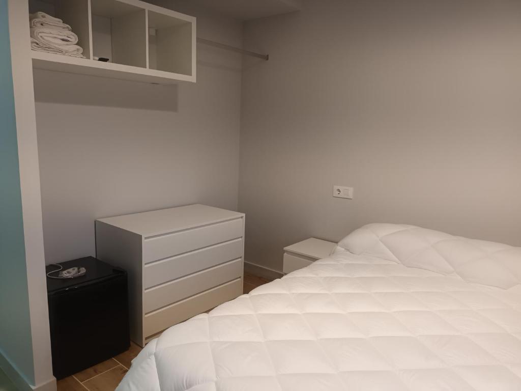Postel nebo postele na pokoji v ubytování Hostal Cerro del Castillo jumilla