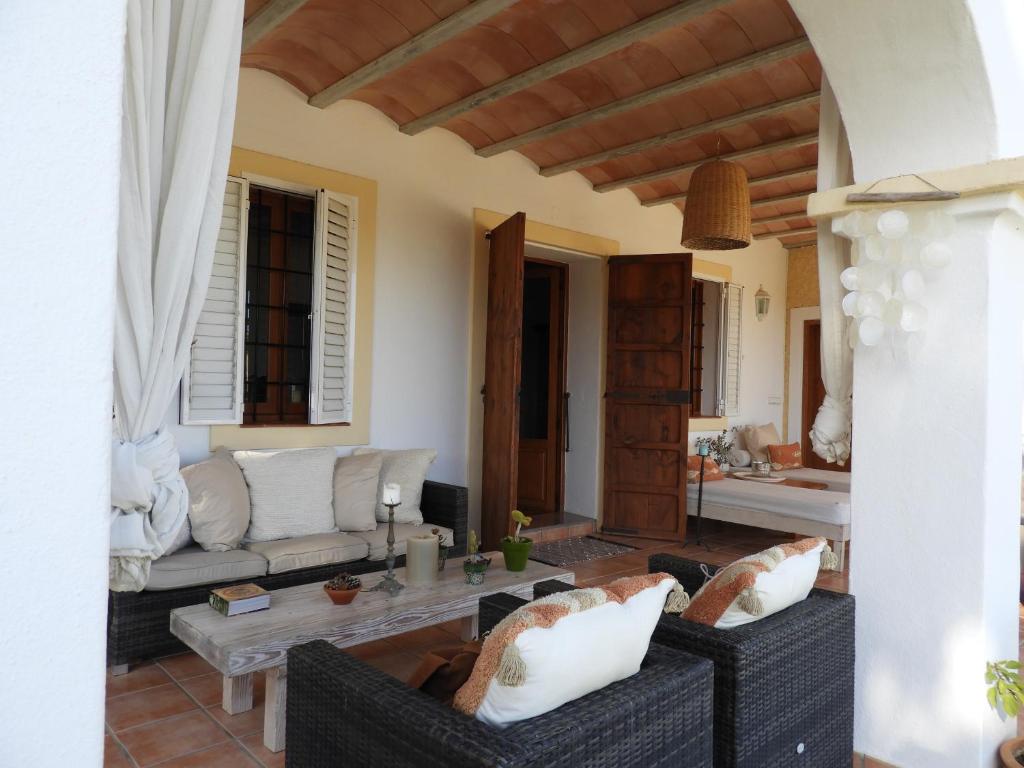 Booking.com: Villa Karma, piscina y jardín. , Sant Joan de ...