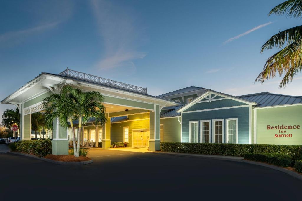 dom w rezydencji w Avalon w Palm Beach w obiekcie Residence Inn by Marriott Cape Canaveral Cocoa Beach w mieście Cape Canaveral