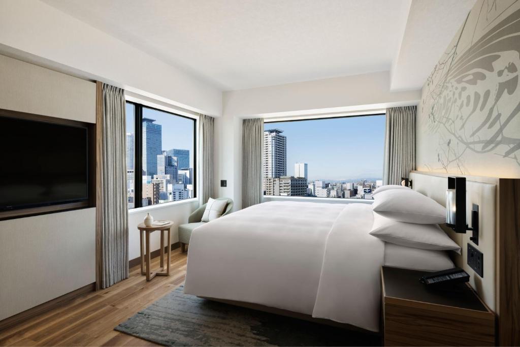 Postel nebo postele na pokoji v ubytování Courtyard by Marriott Nagoya