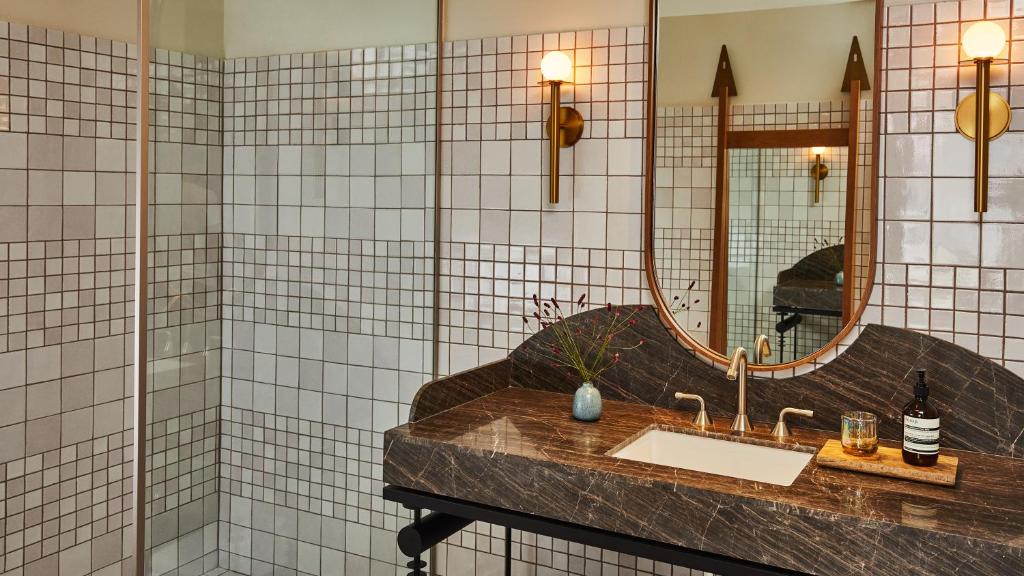 Downtown Los Angeles Proper Hotel, a Member of Design Hotels - Premiere King
