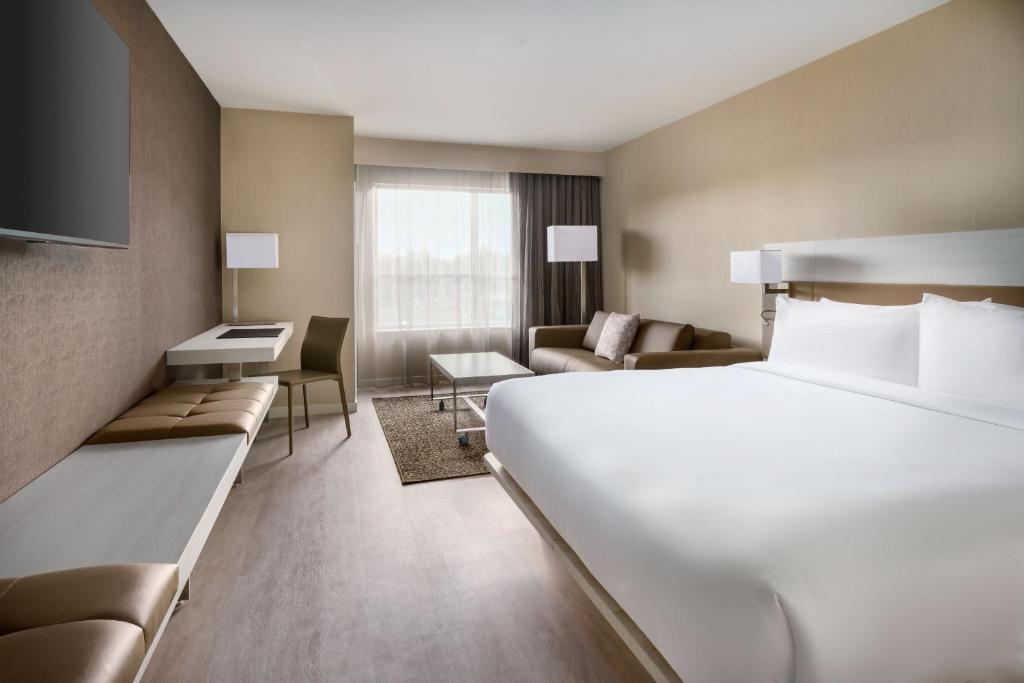 Postel nebo postele na pokoji v ubytování AC Hotel By Marriott Portland Beaverton
