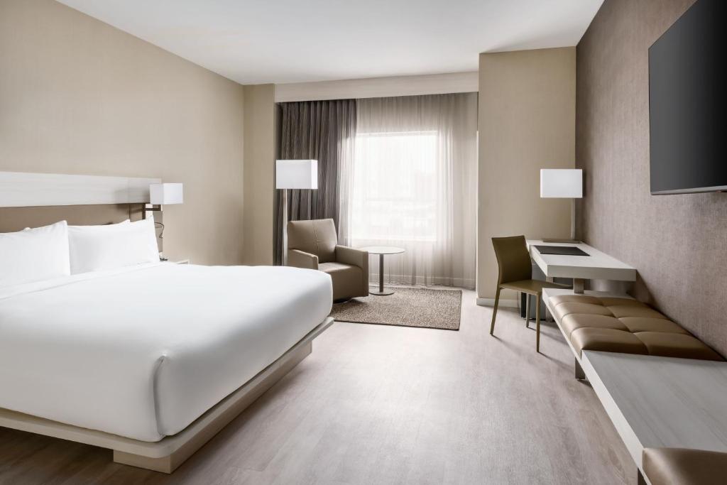 Postel nebo postele na pokoji v ubytování AC Hotel By Marriott Portland Beaverton