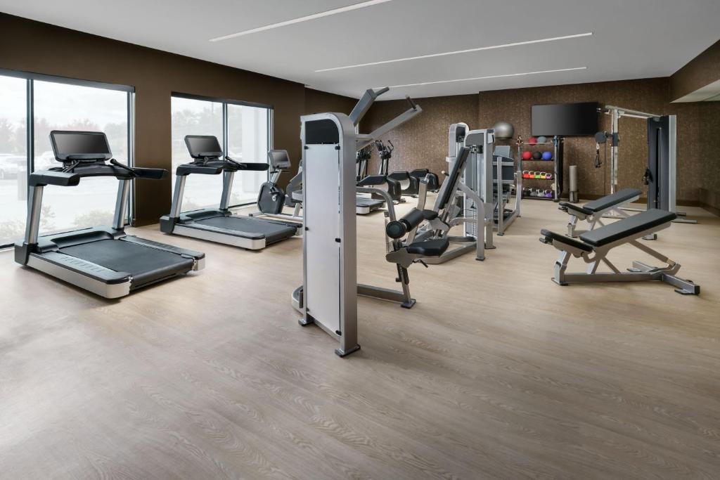 Fitness centrum a/nebo fitness zařízení v ubytování AC Hotel By Marriott Portland Beaverton