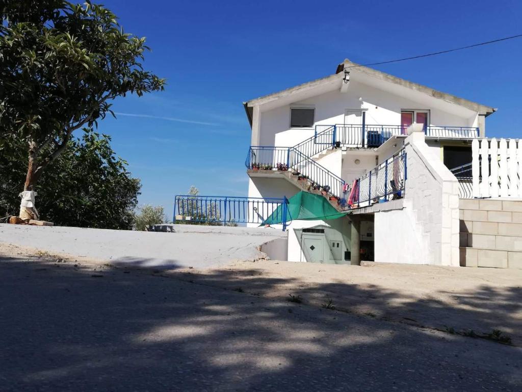 Budynek, w którym mieści się apartament