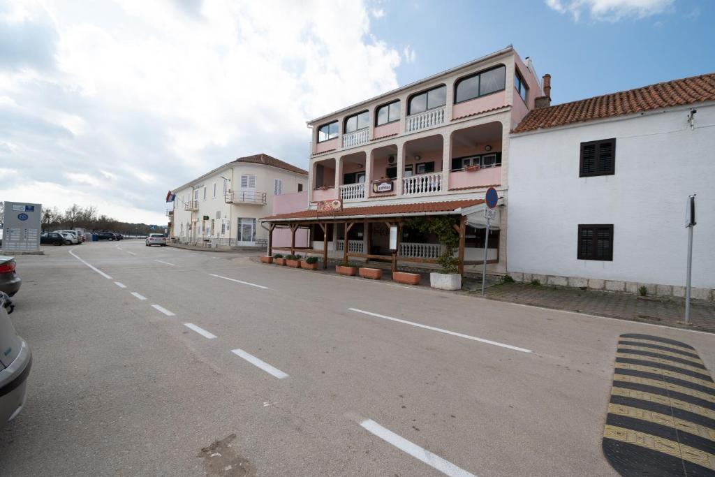Budova, v ktorej sa apartmán nachádza