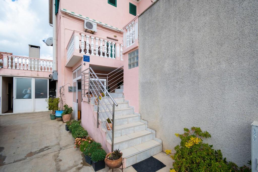 Budova, v ktorej sa apartmán nachádza