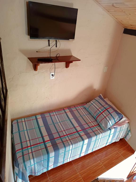 TV a/nebo společenská místnost v ubytování Suites em São Thomé das Letras
