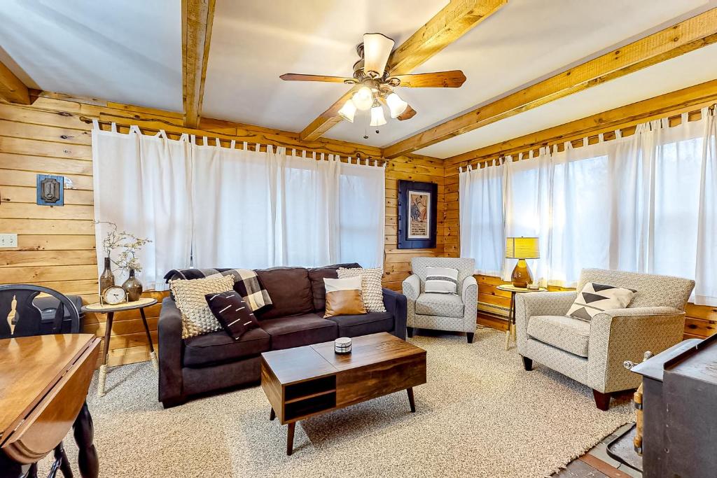 McKenzie Highlands, Watkins Glen (updated prices 2024)