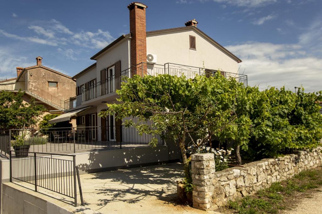 Apartments with parking space Rovinj - 20535