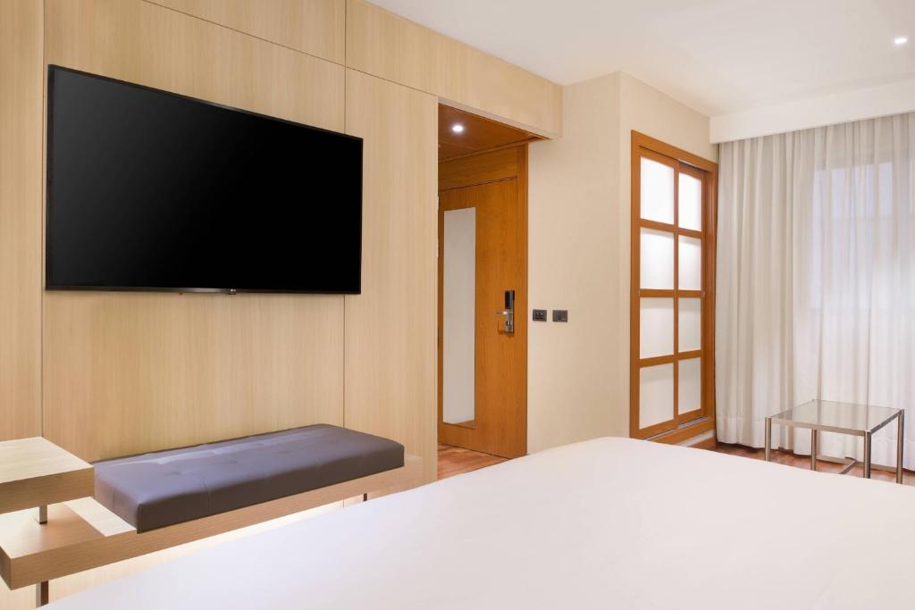 Postel nebo postele na pokoji v ubytování AC Hotel Tarragona by Marriott