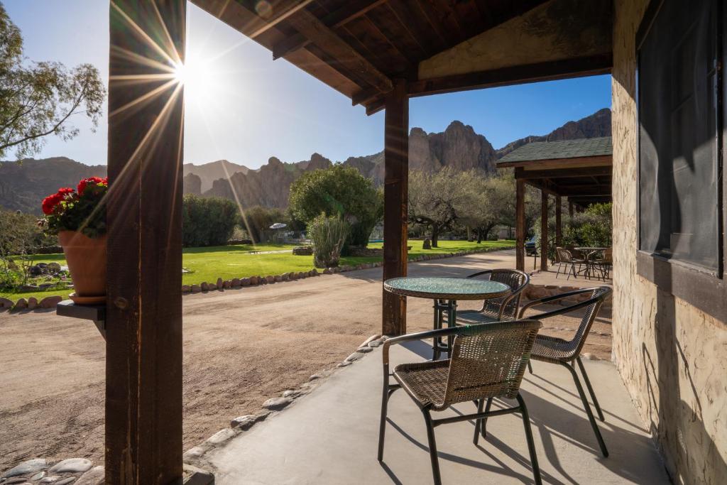 Saguaro Lake Ranch - Two-Bedroom Family Cabin