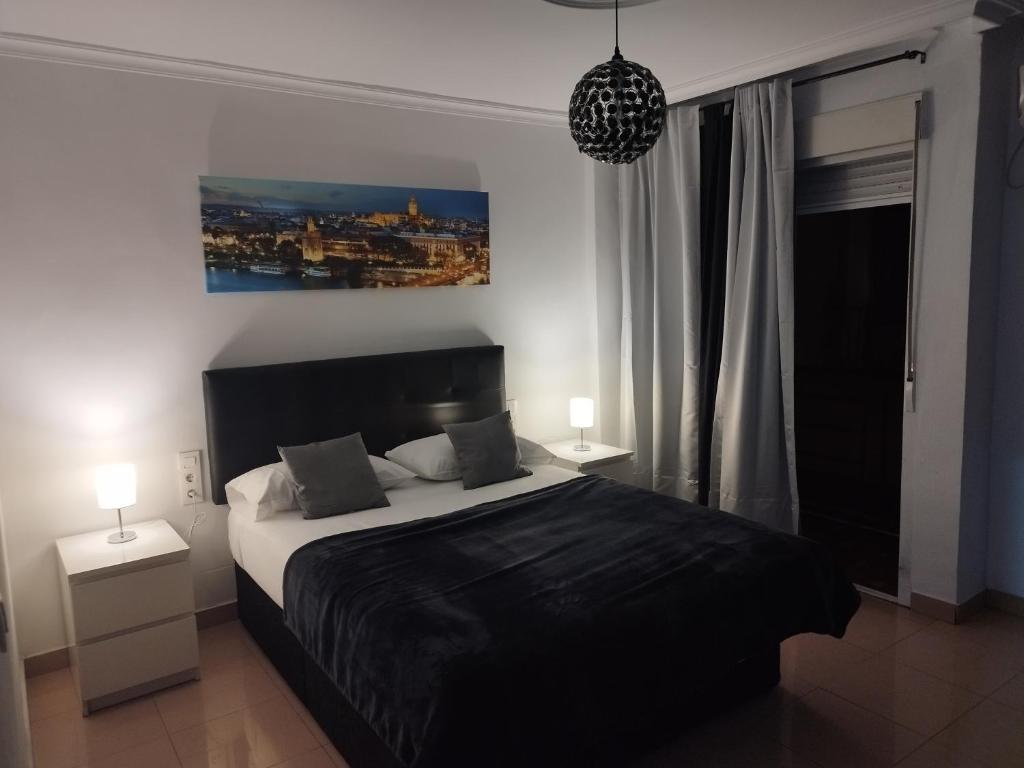 Postel nebo postele na pokoji v ubytování RINCÓN MURALLA DE LA MACARENA