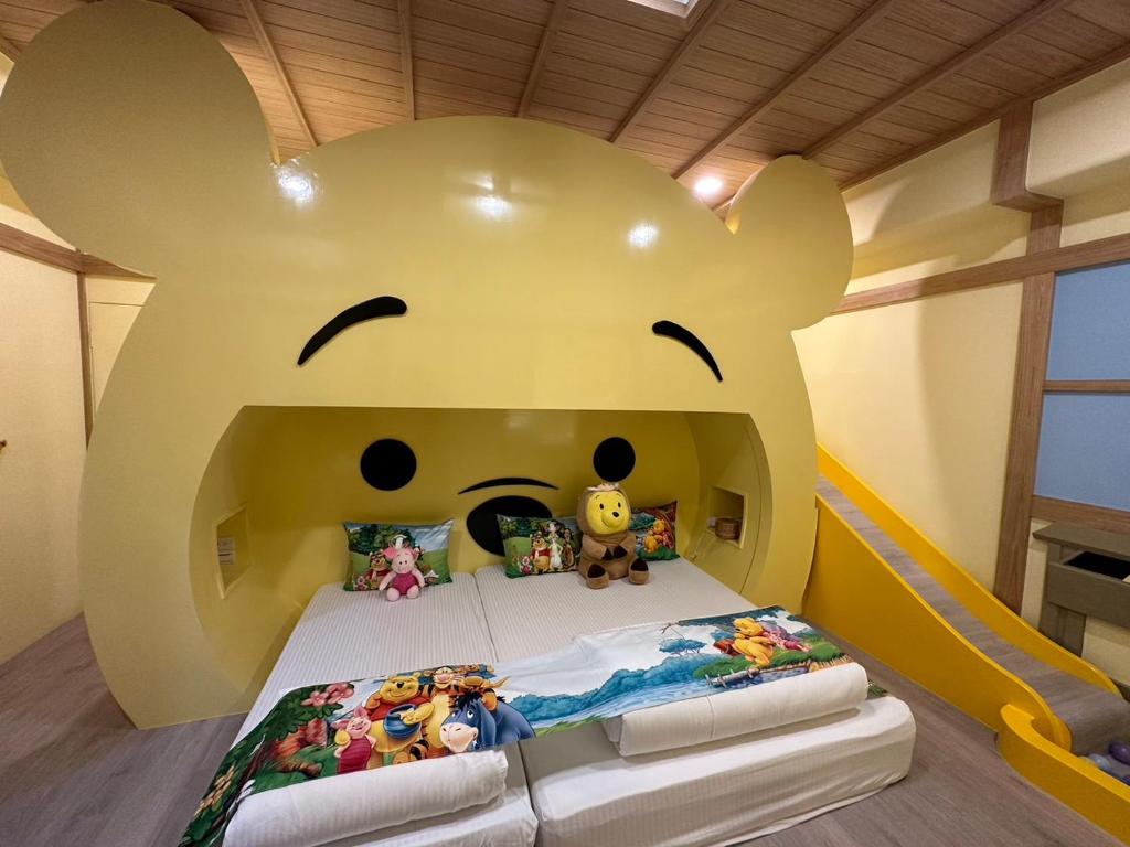 Postel nebo postele na pokoji v ubytování Kids Fun B&B