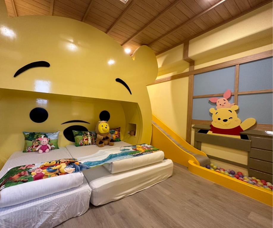 Postel nebo postele na pokoji v ubytování Kids Fun B&B