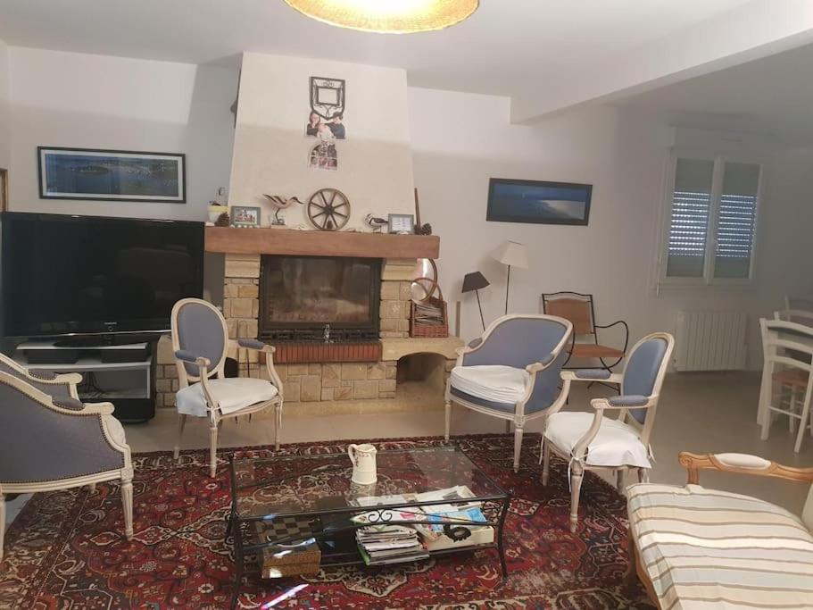 Televízia a/alebo spoločenská miestnosť v ubytovaní Villa de famille 15 couchages