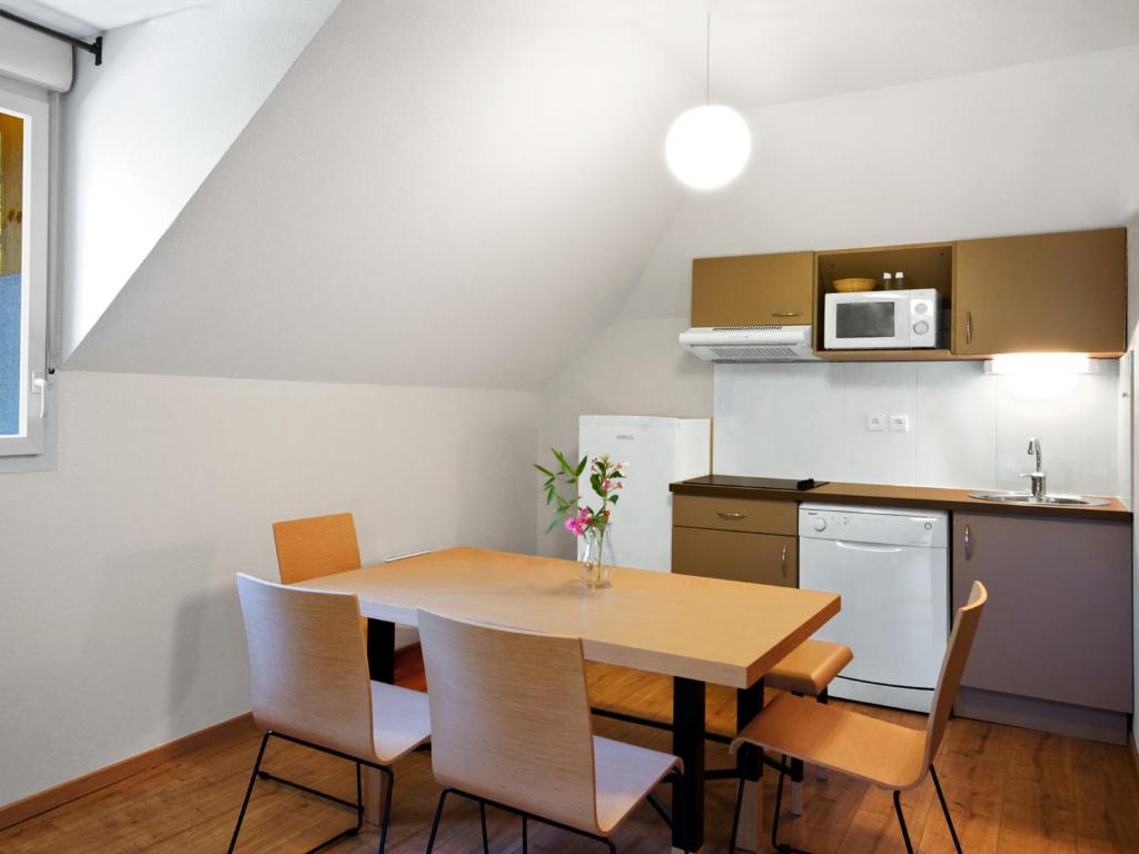 Kuchyň nebo kuchyňský kout v ubytování Lagrange Vacances Les Chalets d’Ax