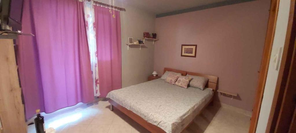 a bedroom with pink curtains and a bed in it at Studio in Karbuni - Insel Korcula 6384 in Brnistrova
