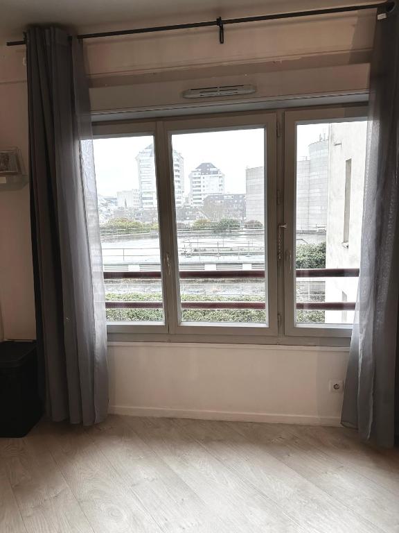 Fotografia z galérie ubytovania Jolie appartement duplex 2 min gare-Disney et paris 15 min v destinácii Noisy-le-Grand