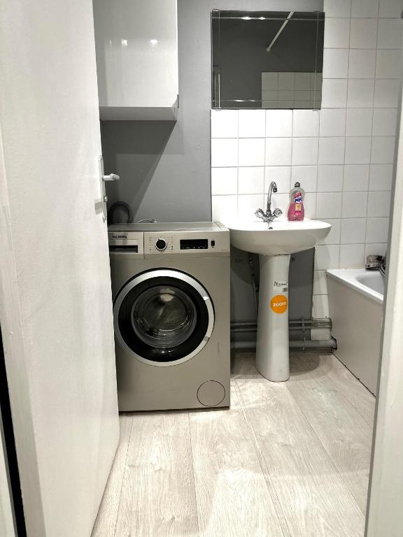 Fotografia z galérie ubytovania Jolie appartement duplex 2 min gare-Disney et paris 15 min v destinácii Noisy-le-Grand