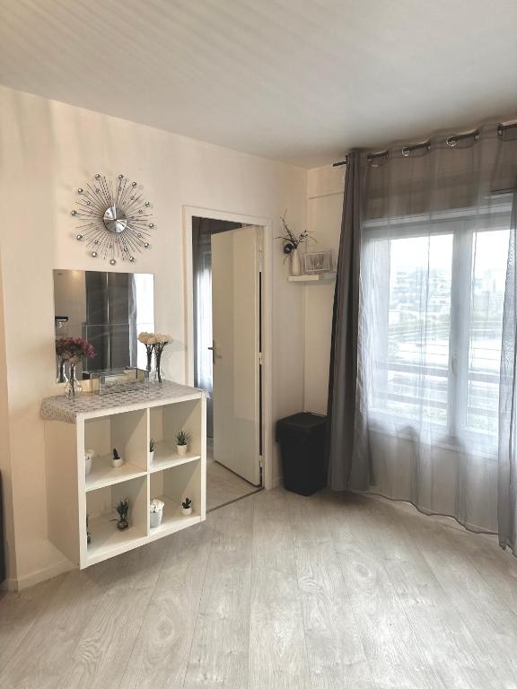 Fotografia z galérie ubytovania Jolie appartement duplex 2 min gare-Disney et paris 15 min v destinácii Noisy-le-Grand