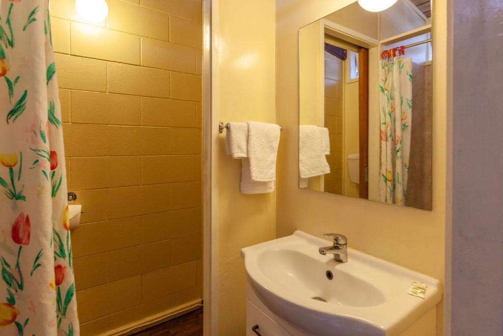 Aaryn Court Motel - Resim 38