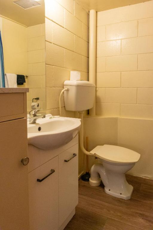 Aaryn Court Motel - Resim 41