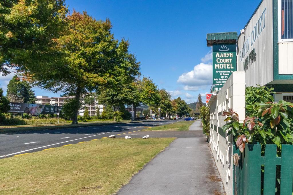 Aaryn Court Motel - Resim 12