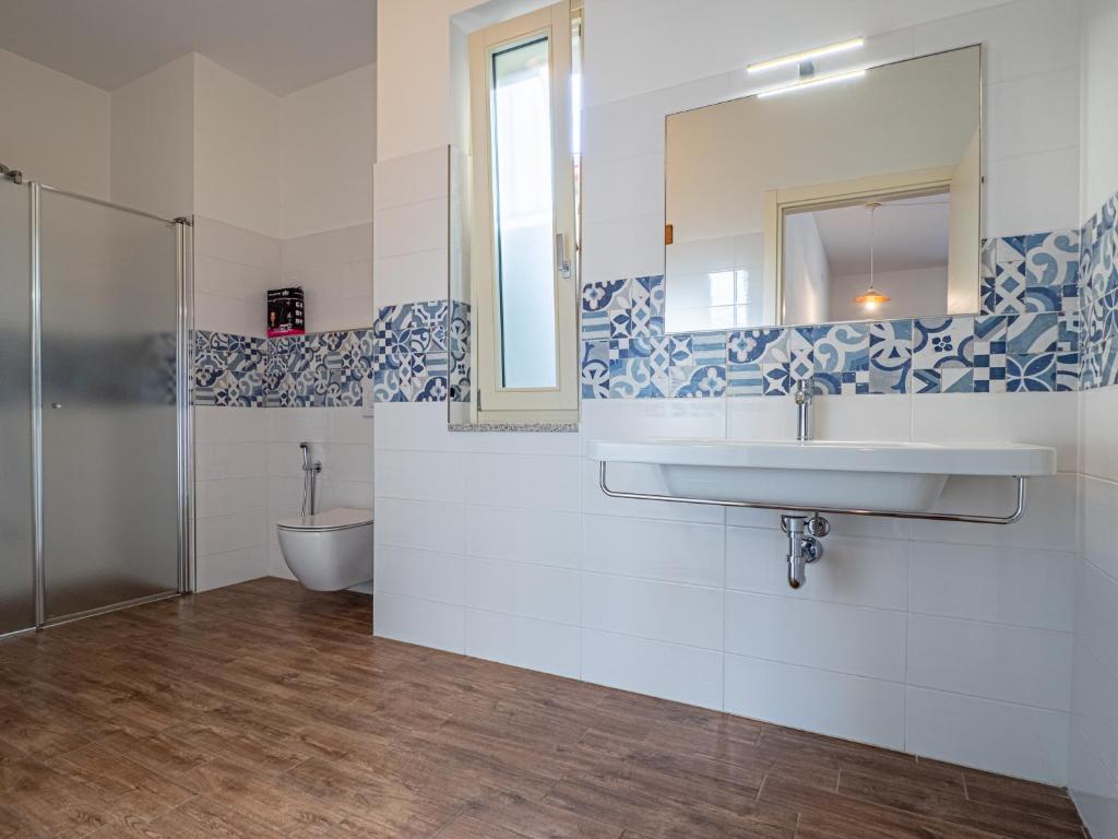 A bathroom at OASI DA VINCI