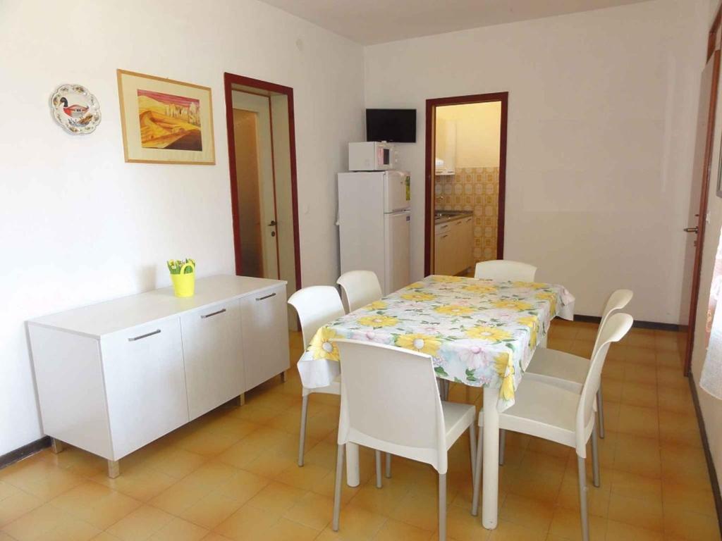 A kitchen or kitchenette at Holiday home in Bibione 36388