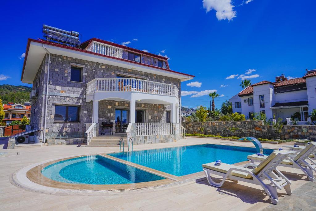 Fethiye’de 5 Yatak Odalı Lüks Villa