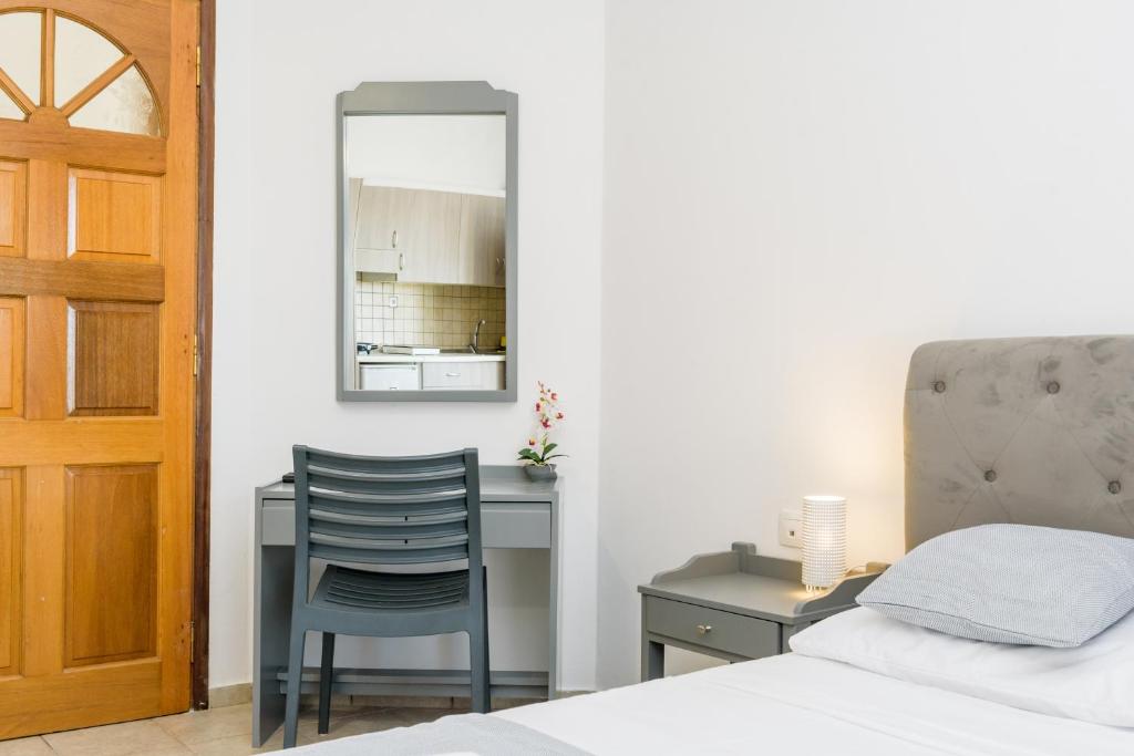 Postel nebo postele na pokoji v ubytování Kristina Stelios Apartment