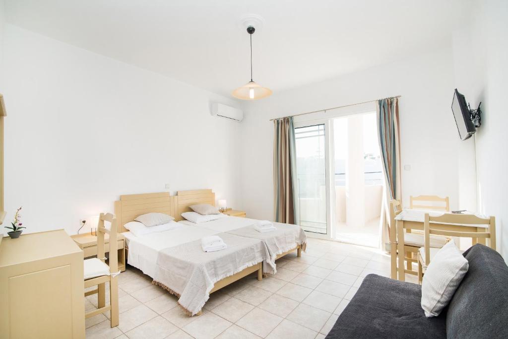 Postel nebo postele na pokoji v ubytování Kristina Stelios Apartment