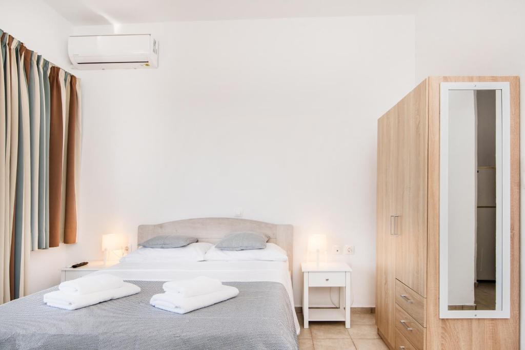 Postel nebo postele na pokoji v ubytování Kristina Stelios Apartment
