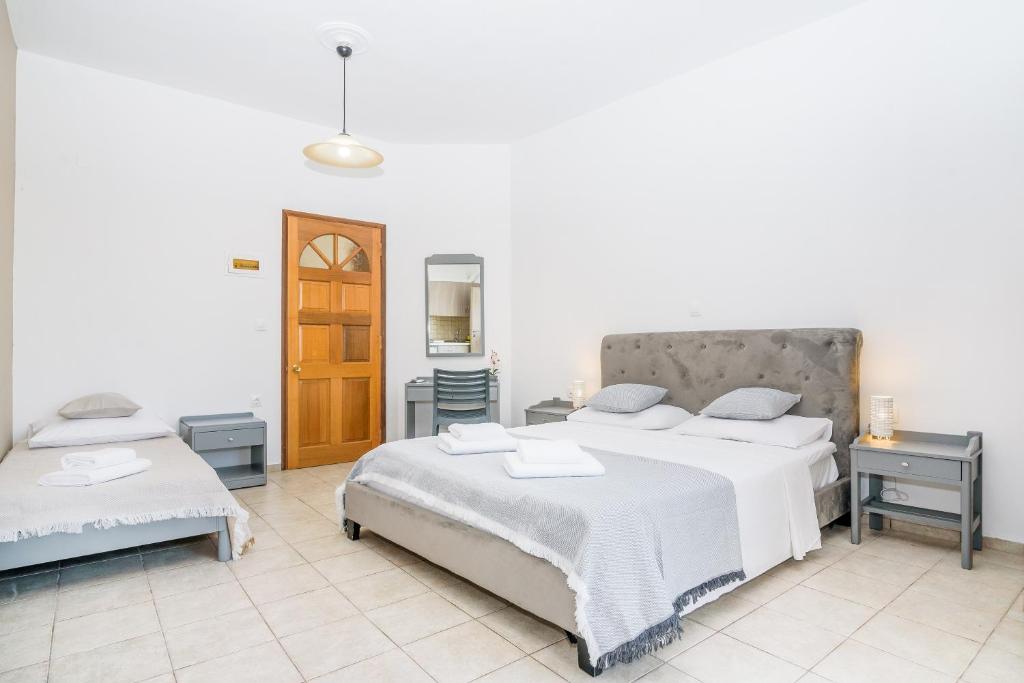 Postel nebo postele na pokoji v ubytování Kristina Stelios Apartment