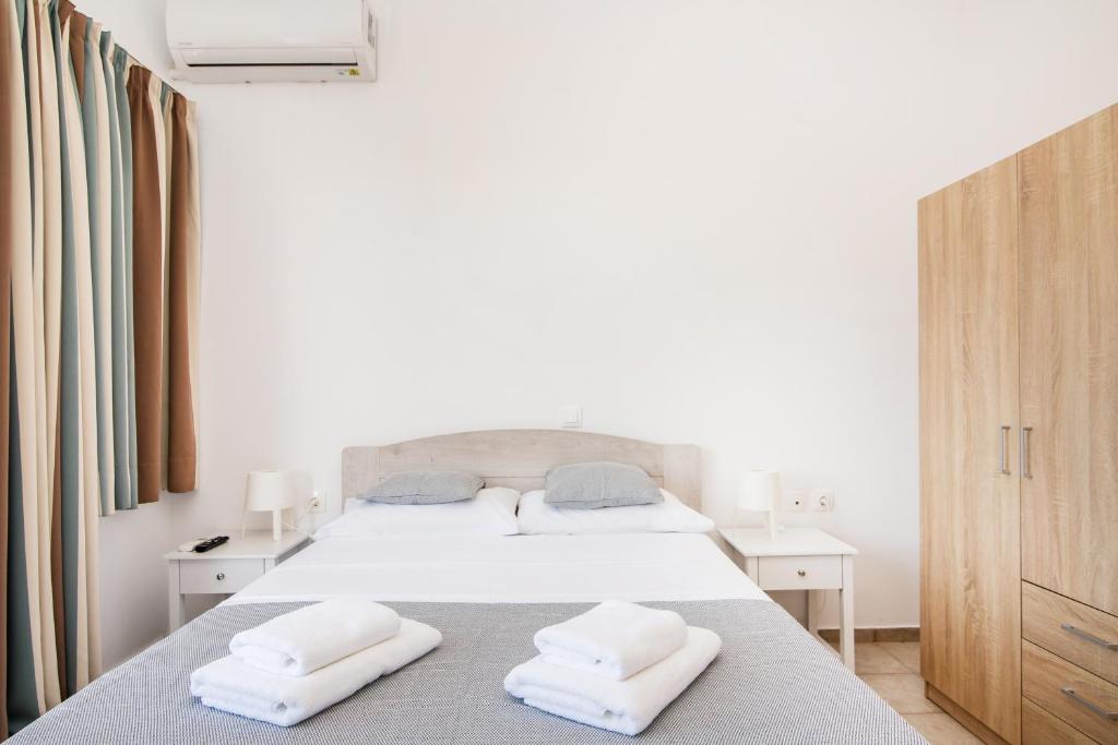 Postel nebo postele na pokoji v ubytování Kristina Stelios Apartment