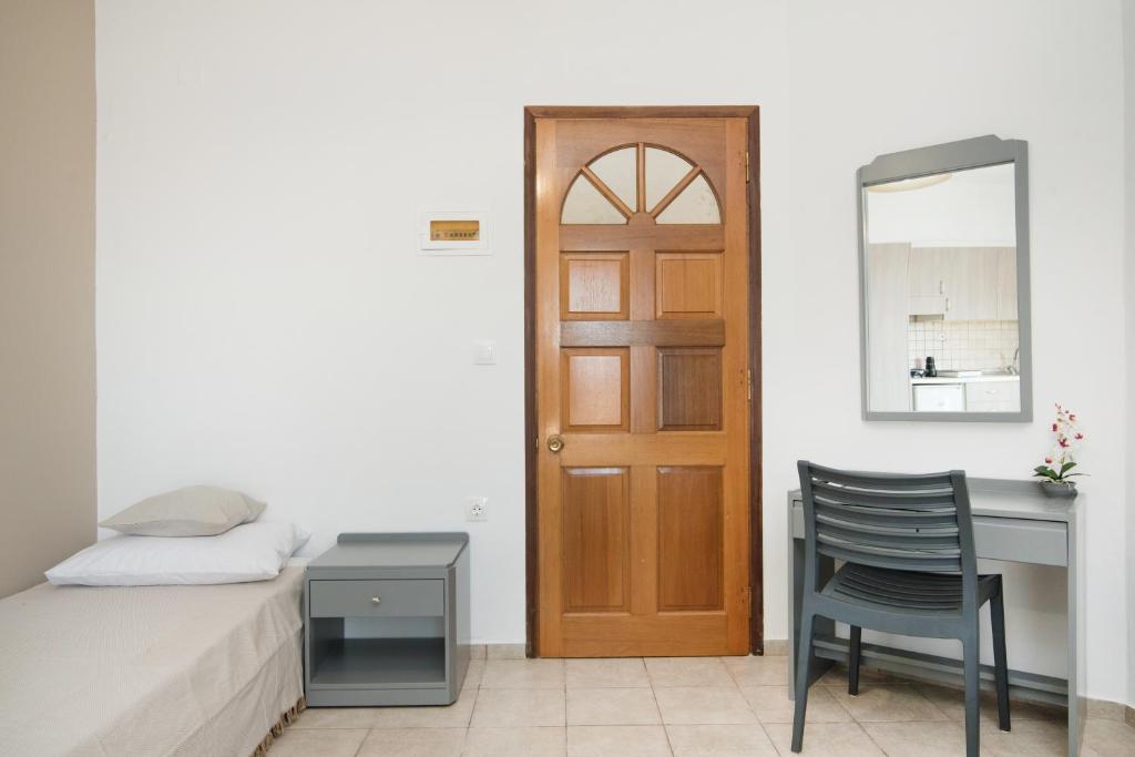 Postel nebo postele na pokoji v ubytování Kristina Stelios Apartment