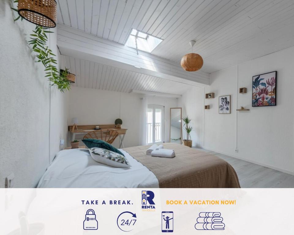 聖西普里安的住宿－Le MéditerranéenWIFI6 personnes，白色的卧室设有床和窗户