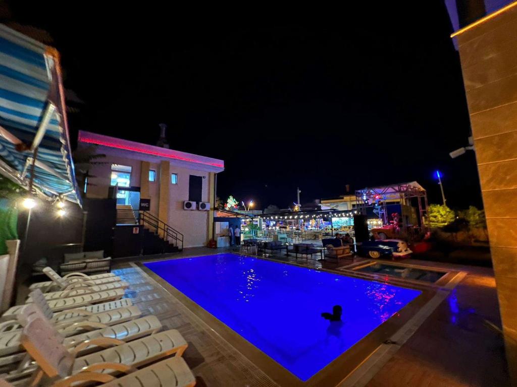 Bazén v ubytování Agartha Suite Hotel Kemer nebo v jeho okolí