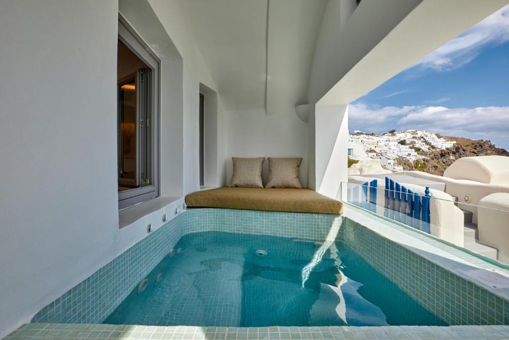 Bazén v ubytování Allure Breeze Suites nebo v jeho okolí