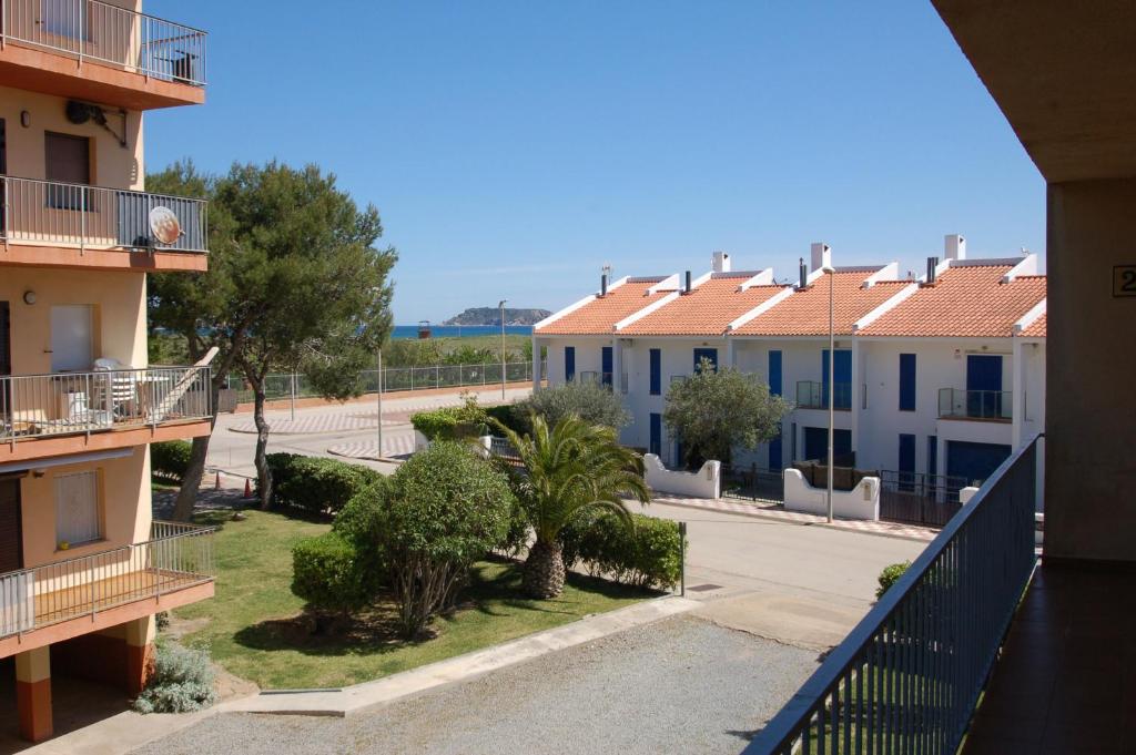 - une vue depuis le balcon d'un bâtiment dans l'établissement Mare Nostrum 422, à L'Estartit