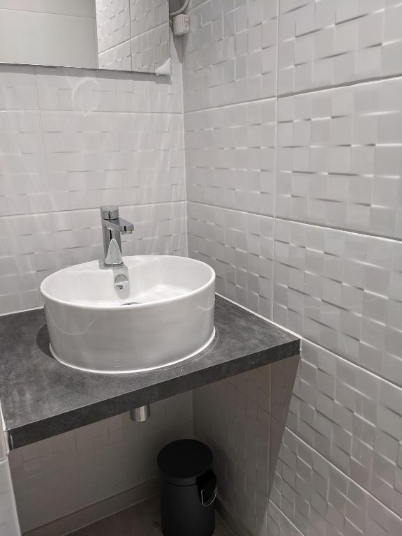 Koupelna v ubytování Auberge des Trains Mythiques Chambres d'hôtes à Gouarec au pied de la Vélodyssée
