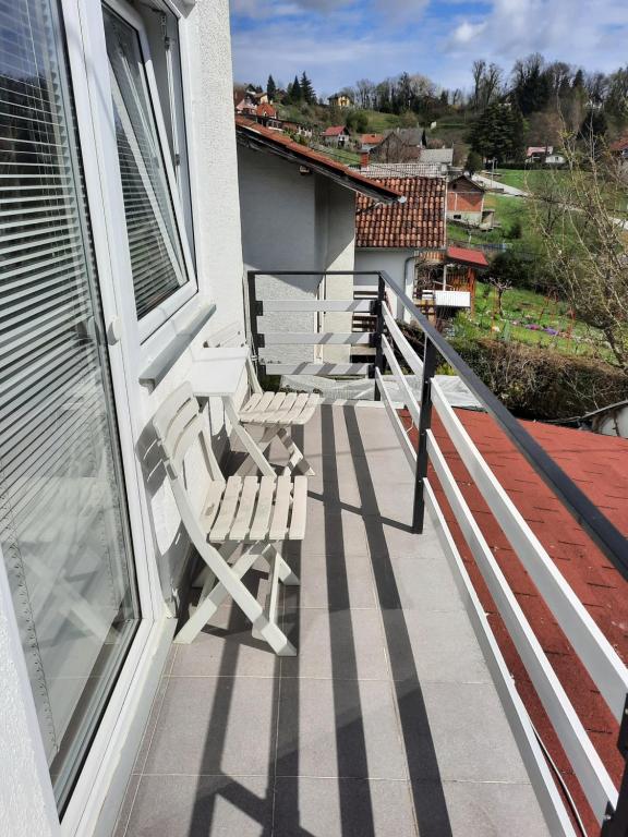 Balkón alebo terasa v ubytovaní Smještaj Bahat
