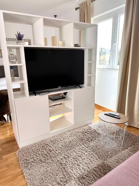 Madonna Guesthouse II - 4