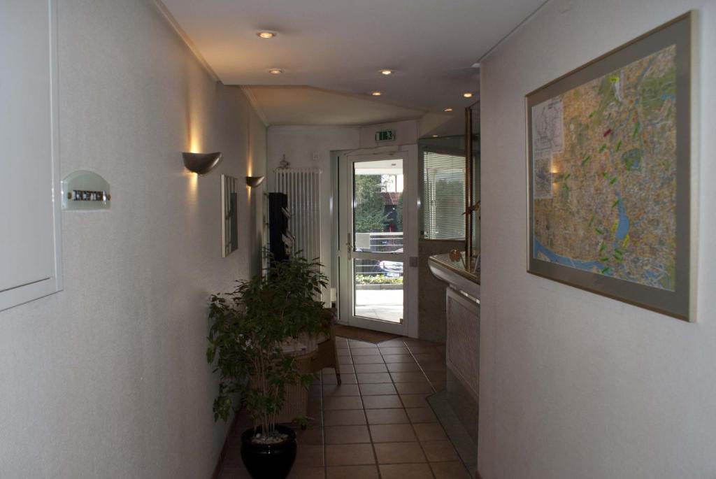 Entrée Groß Borstel Garni Hotel - Resim 44