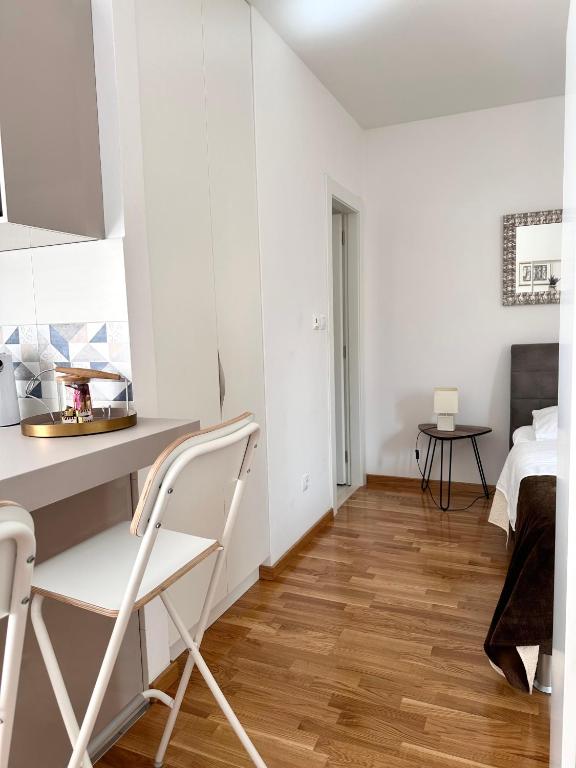 Madonna Guesthouse II - 6