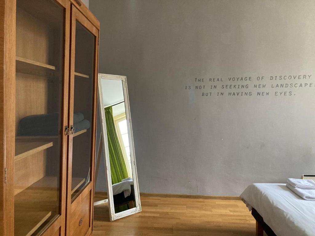 Postel nebo postele na pokoji v ubytování Bookinn B&B Welcome to Vilnius' Old Town