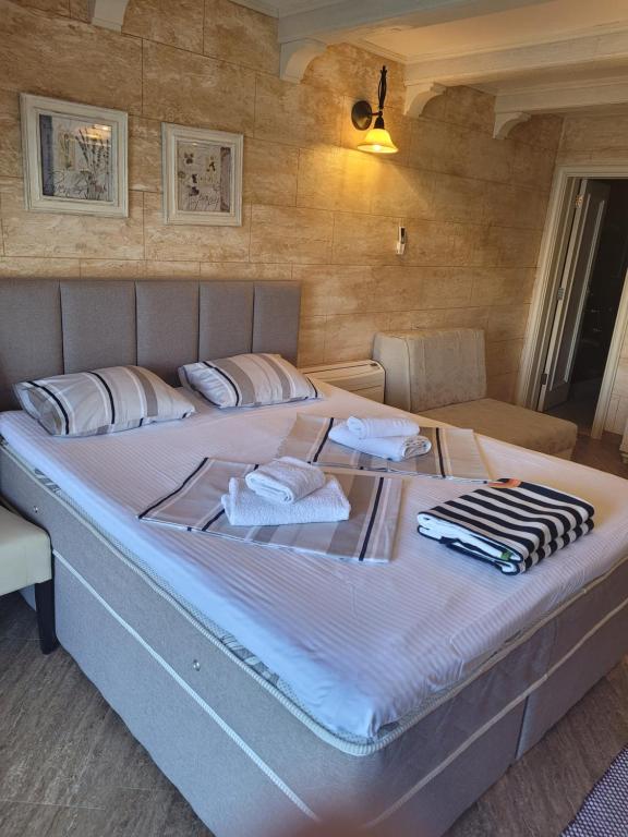 Postel nebo postele na pokoji v ubytování Villa Leut Montesol Tivat Krasici