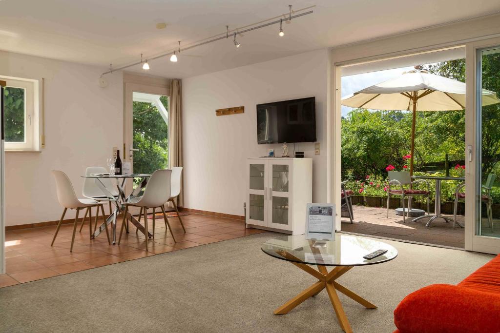 a living room with a couch and a table and a television at Gästehaus Berlinger in Wangen im Allgäu
