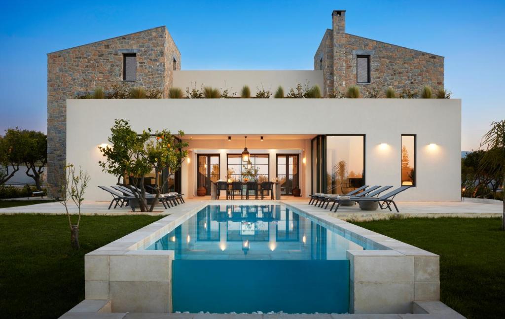 Bazén v ubytování Citrus Grove Luxury Villas nebo v jeho okolí